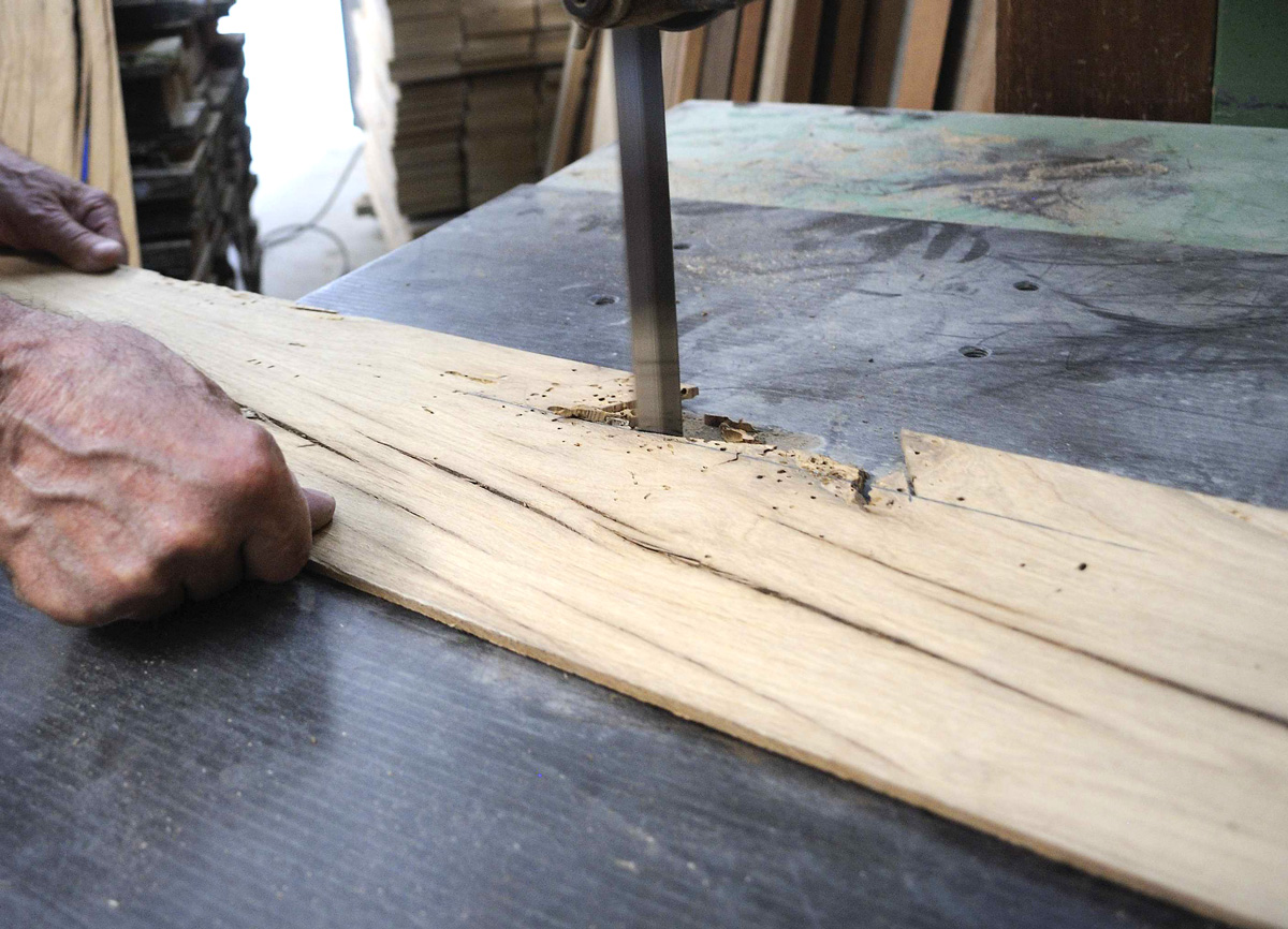 Accurato restauro  di ogni pezzo danneggiato - Pavimenti in legno antico